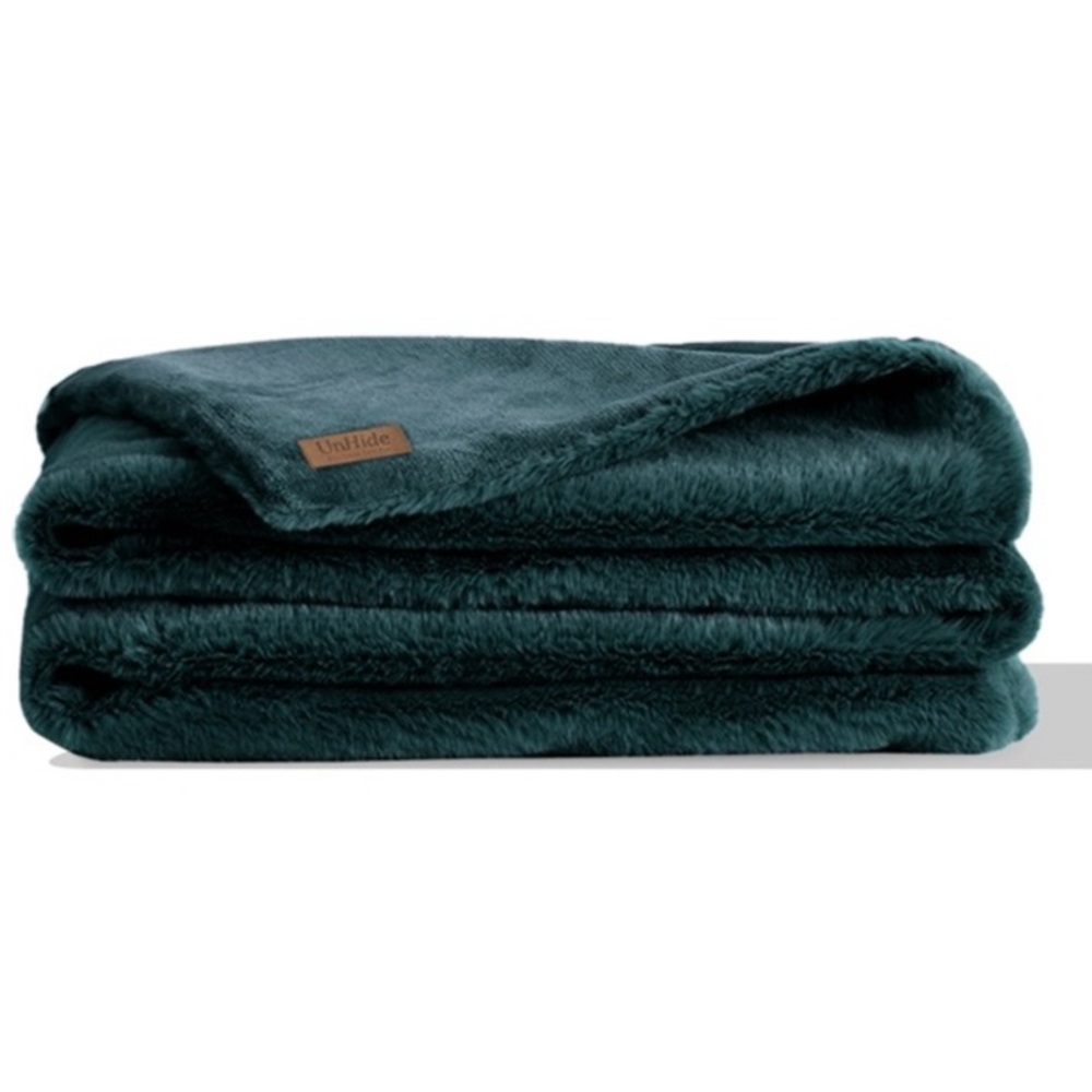 Unhide Lil’ Marsh Blanket in Emerald Green